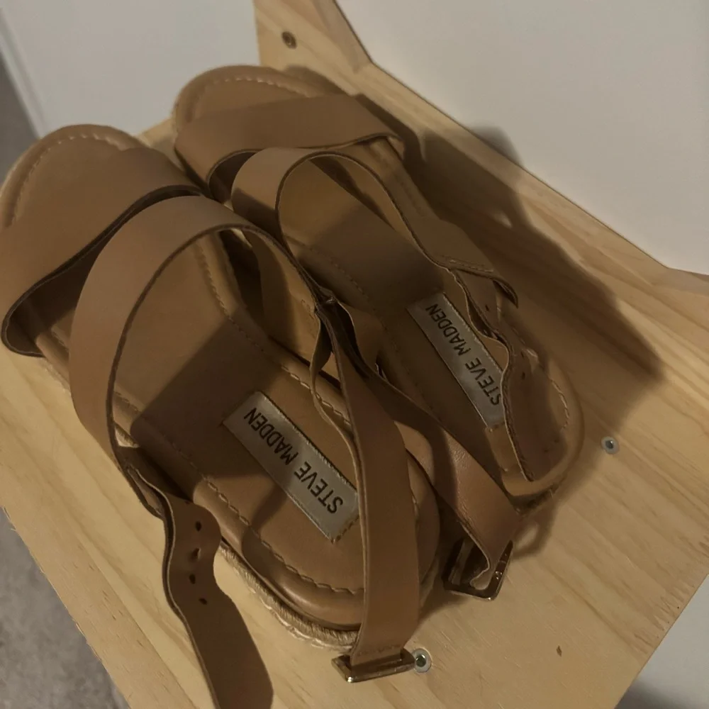 Steve Madden Platform Sandals - Picture 6 of 7